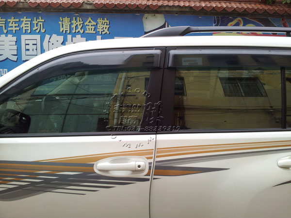 龙膜太阳膜|隔热膜|汽车贴膜|丰田普拉多全车贴膜前档AVS70侧后挡N1040PS4施工实拍