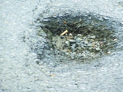 武汉长江大桥路面坑洼